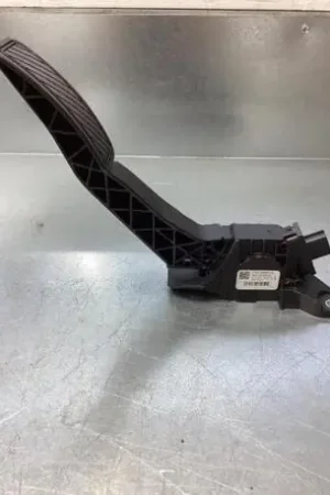 Sensor gaspedaalpositie FORD FIESTA VII (HJ, HF) Seizoensaanbieding