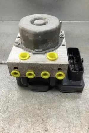 Shop Nu ABS Hydraulisch aggregaat MITSUBISHI MIRAGE / SPACE STAR Hatchback (A0_A)