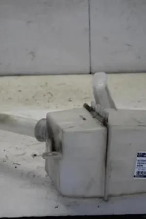 Korting Reinigingsvloeistofreservoir CHEVROLET NUBIRA Estate, DAEWOO NUBIRA Wagon (J100), DAEWOO NUBIRA Wagon (J200)