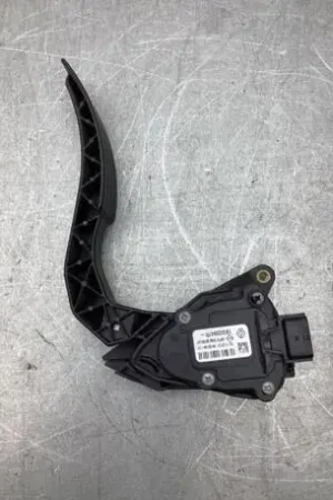 Sensor gaspedaalpositie RENAULT CAPTUR I (J5_, H5_), RENAULT CLIO IV (BH_), RENAULT CLIO IV Grandtour (KH_) In De Mode